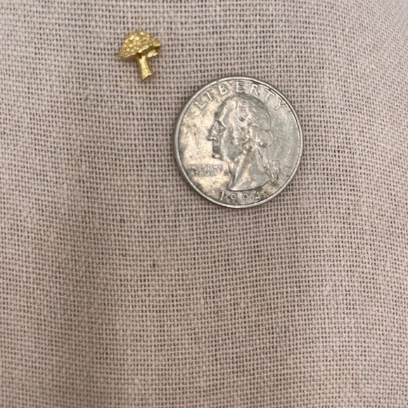 Gold-Tone Mushroom Lapel Pin Brooch Vintage Style Small Size Unique Collectible - Picture 3 of 4